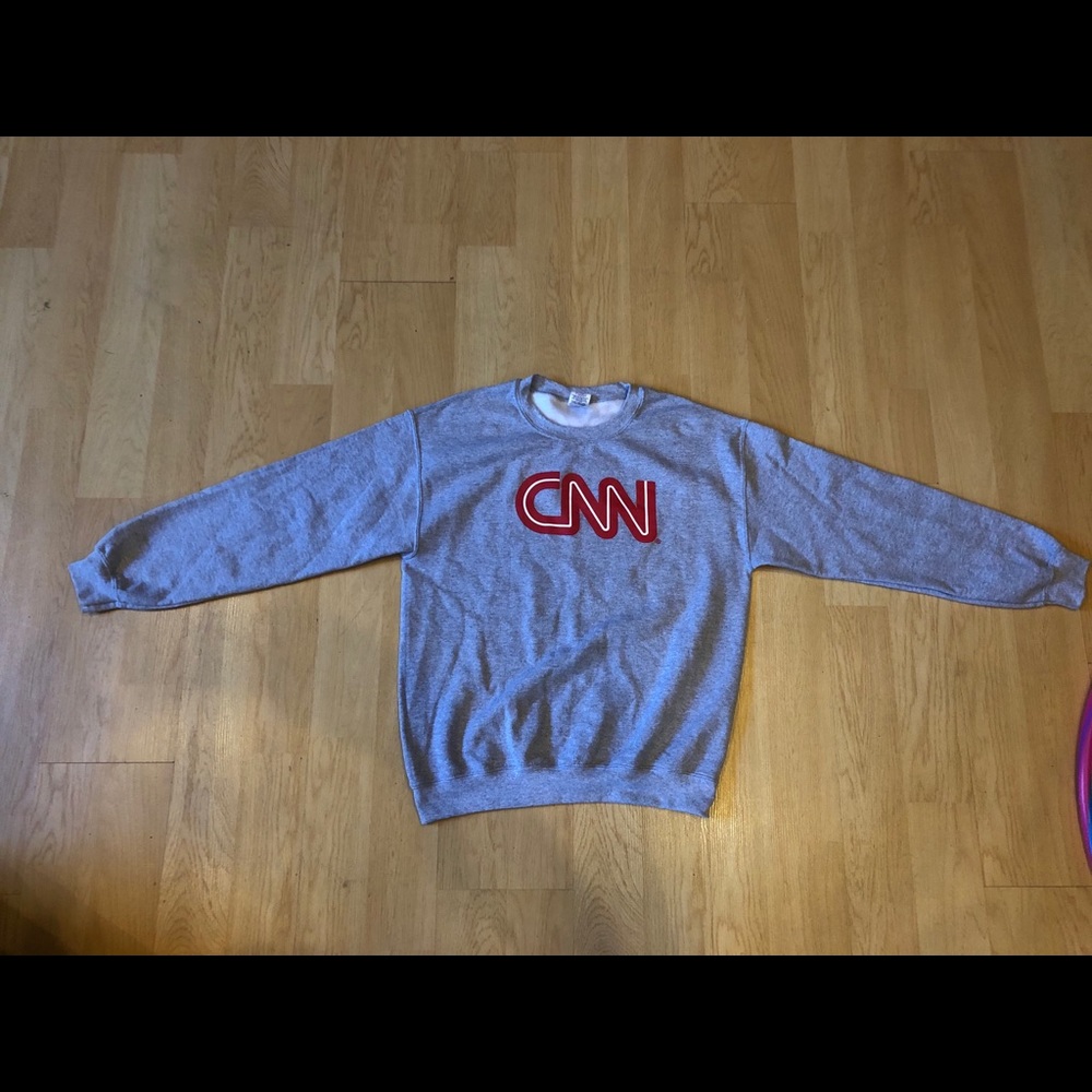CNN long sleeve medium